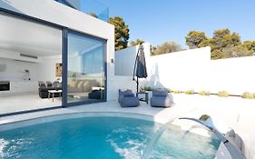 White Cliff Luxury Suites